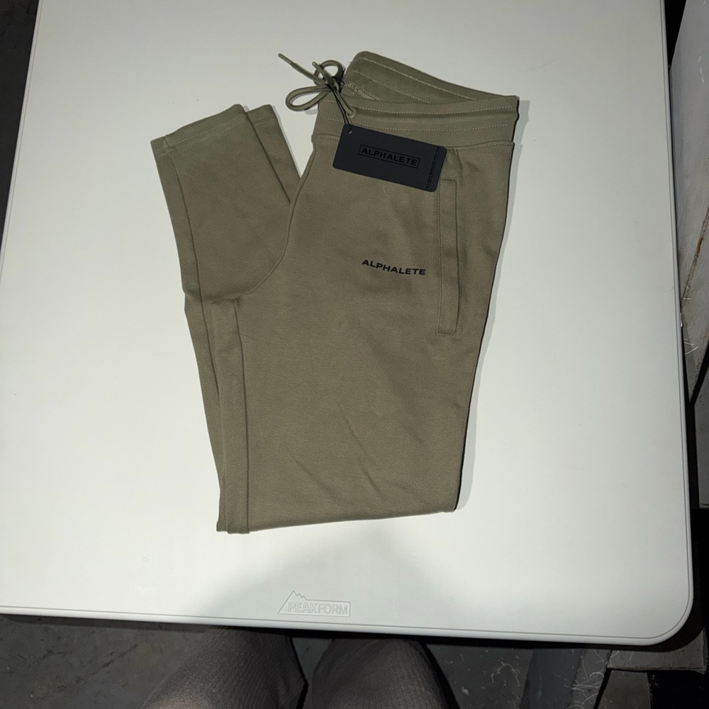 Alphalete Women Joggers in Olive Green